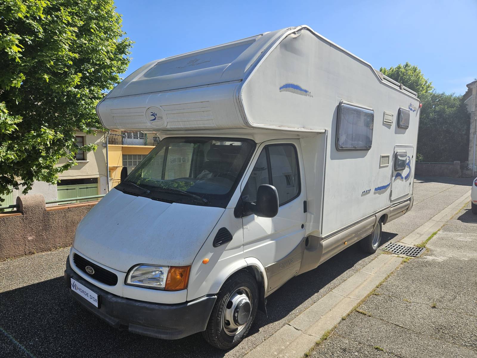 Capucine BLU CAMP by Rimor SKY 400 sur un Châssis FORD Transit en 2,5 L / 101 Ch avec 142 523 km sur BOLLENE dans le département du Vaucluse (84)