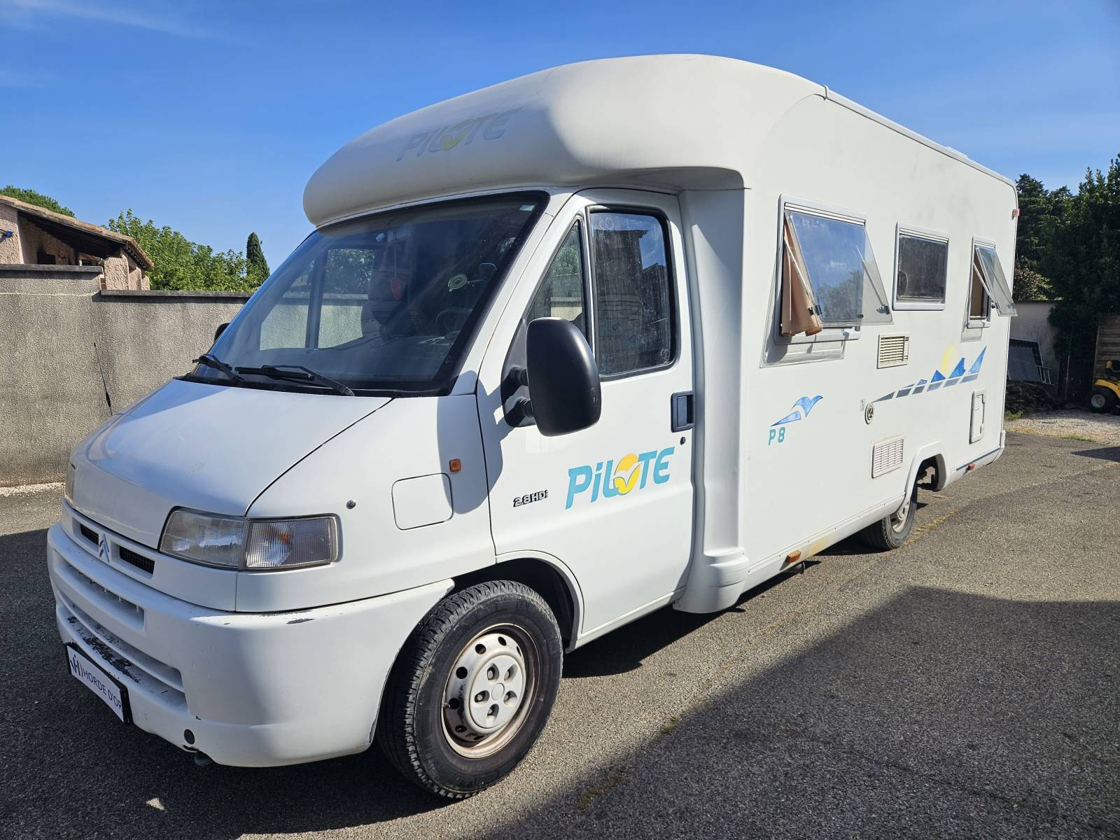 Profile PILOTE 8 de 2001 avec 83000 Km sur châssis Jumper en 2,8 HDI  128 Ch avec en une CLIMATISATION Cellule visible sur VELLERON dans le Vaucluse (84)