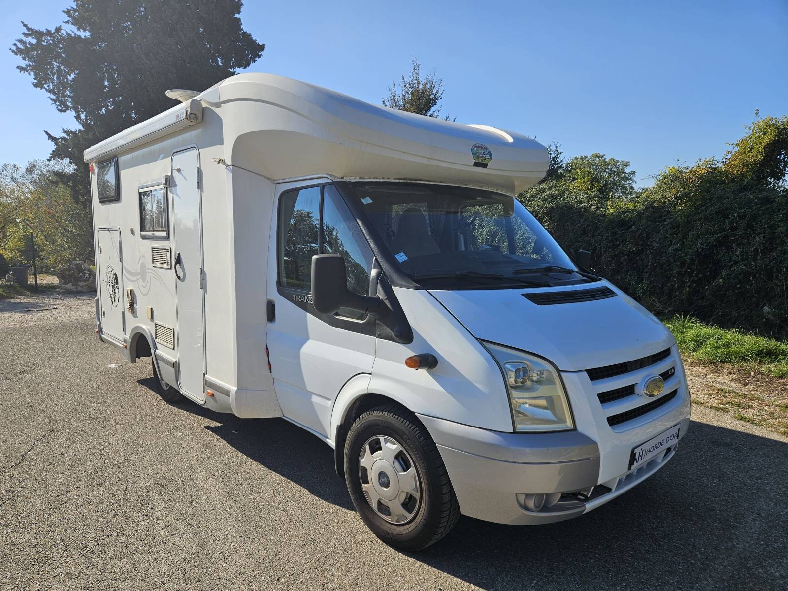 Profilé CHALLENGER GENESIS 34 sur châssis Ford TRANSIT de 2.2 L en 140 Ch de 2009 avec 104145 Km (moteur changé à 69000 Km) sur VEDENE dans le Vaucluse