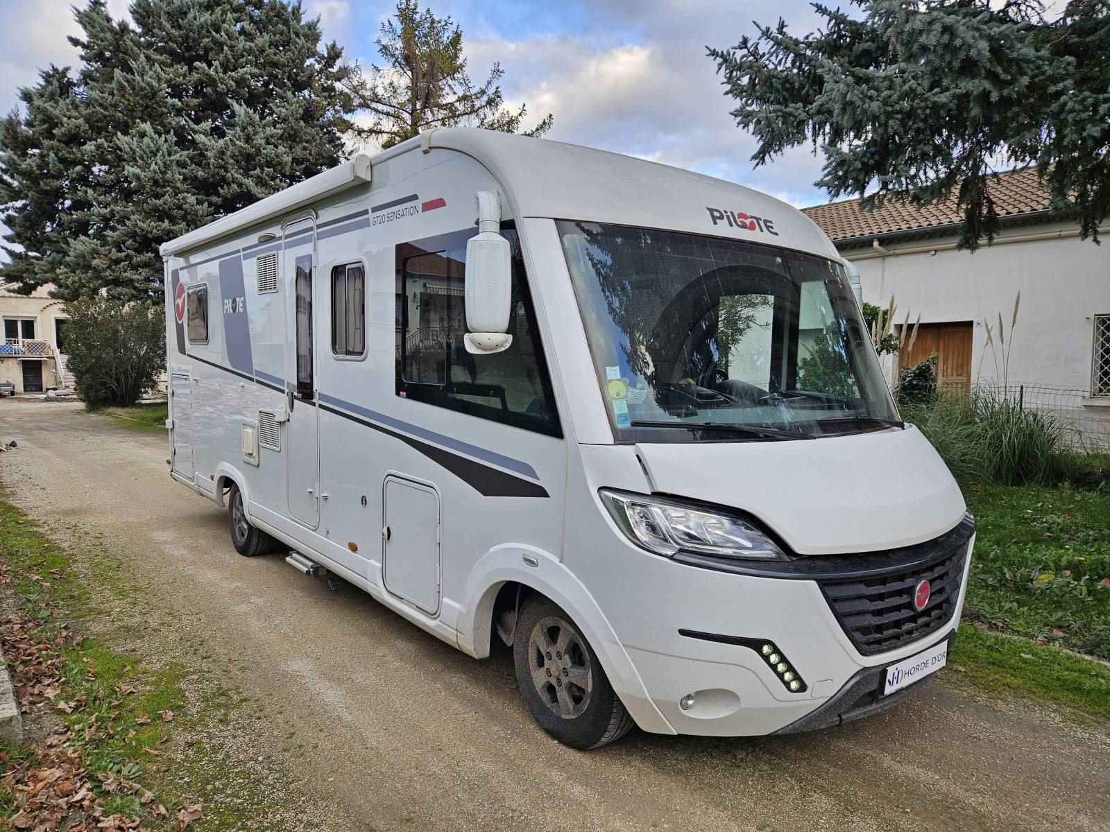 Intégral PILOTE SENSATION G720FC de 2020 avec 34463 Km sur châssis FIAT DUCATO en 2,3 L 140 Ch visible sur ORANGE dans le Vaucluse (84).