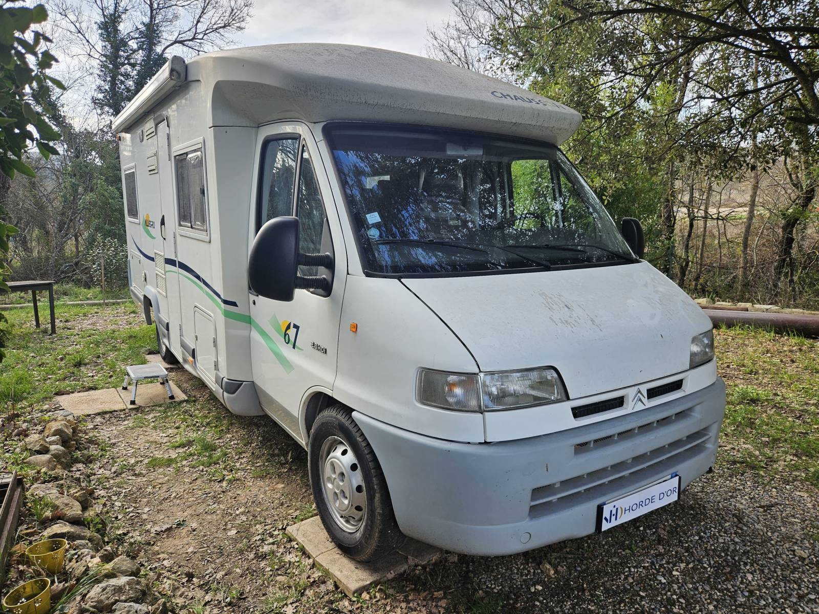 Profilé CHAUSSON ALLEGRO 67 de juillet 2022, sur un châssis CITROEN JUMPER en 2,8 TD 128 Ch avec 118751 Km visible sur NANS LES PINS dans le VAR (83).