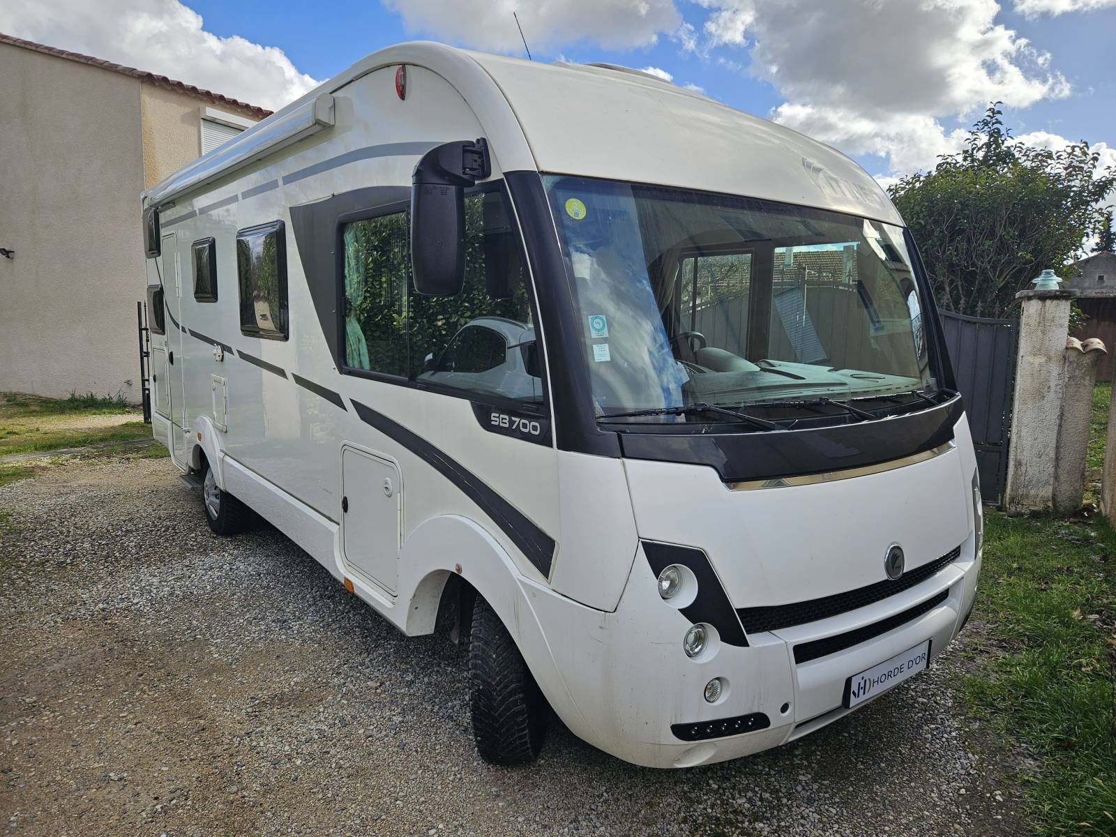 Intégral ITINEO SB 700 de 2017 avec 68000 Km sur un châssis FIAT DUCATO 2,3 L 130 Ch Visible sur LE THOR dans le Vaucluse (84)