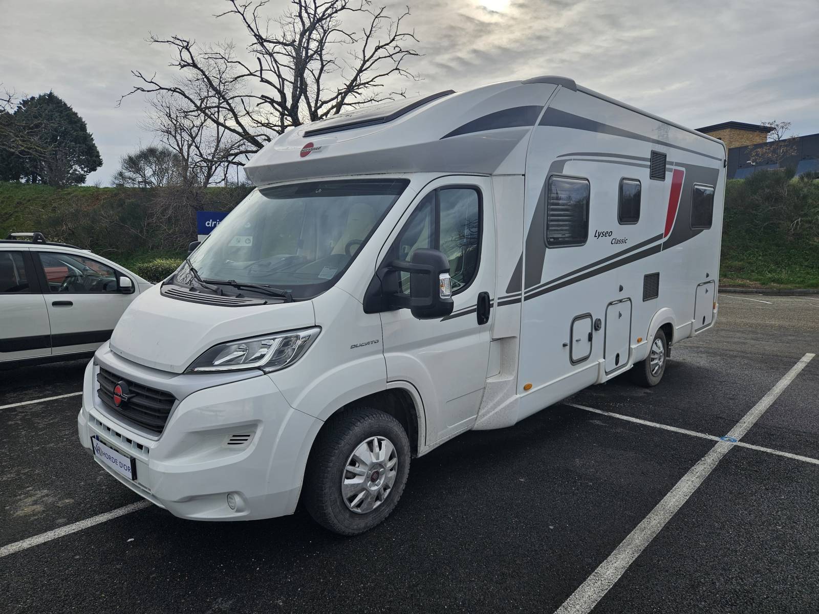 Camping-car d'occasion avec lit central ou lit transversal à vendre Orange