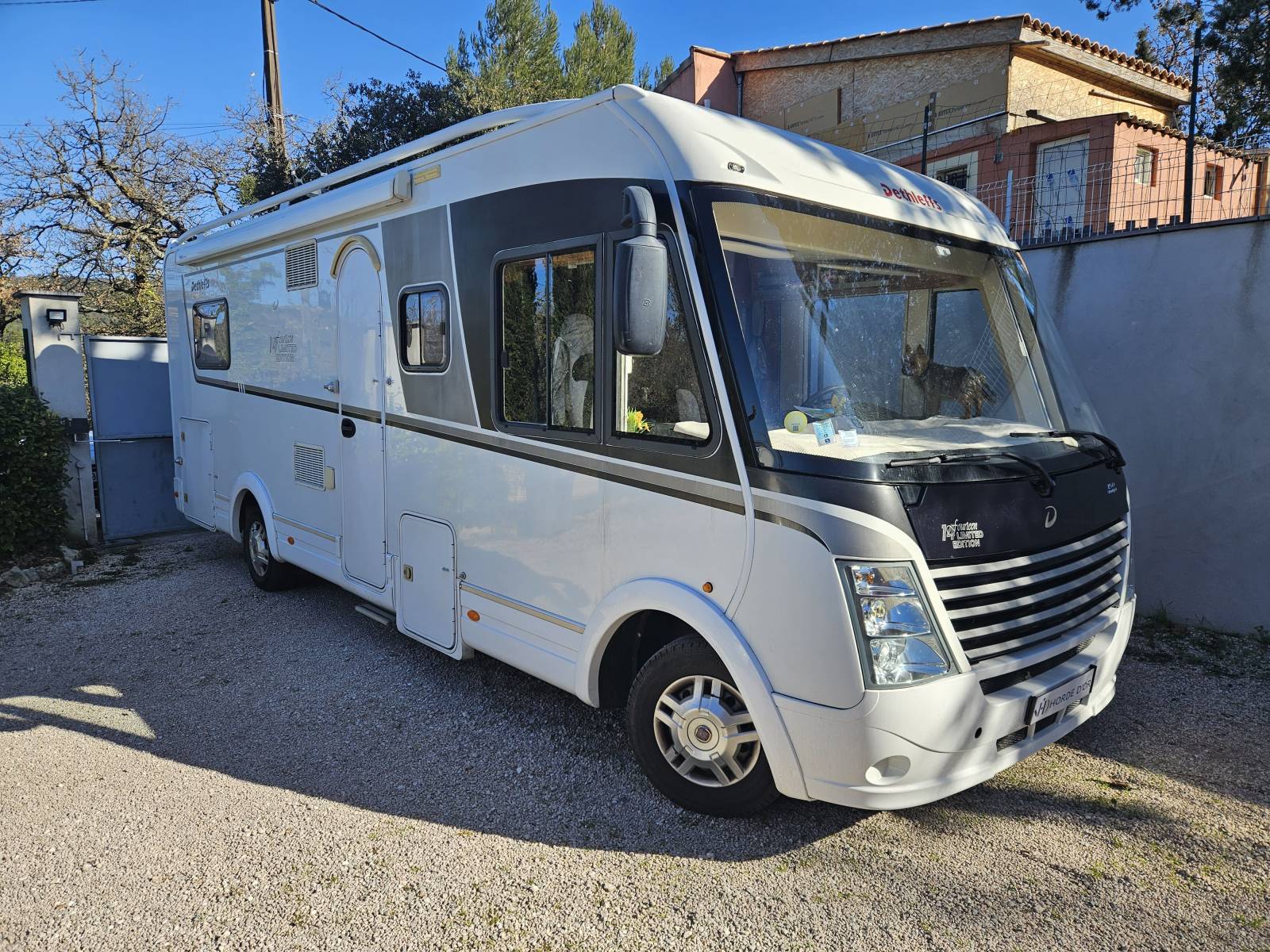 Intégral DETHLEEFS FOURTEEN LIMITED EDITION I 7150 de 2014 avec 95200 Km sur un châssis DUCATO 2,3 L 150 Ch Multijet visible sur Ste ANASTASIE sur ISSOLE dans le Var (83)
