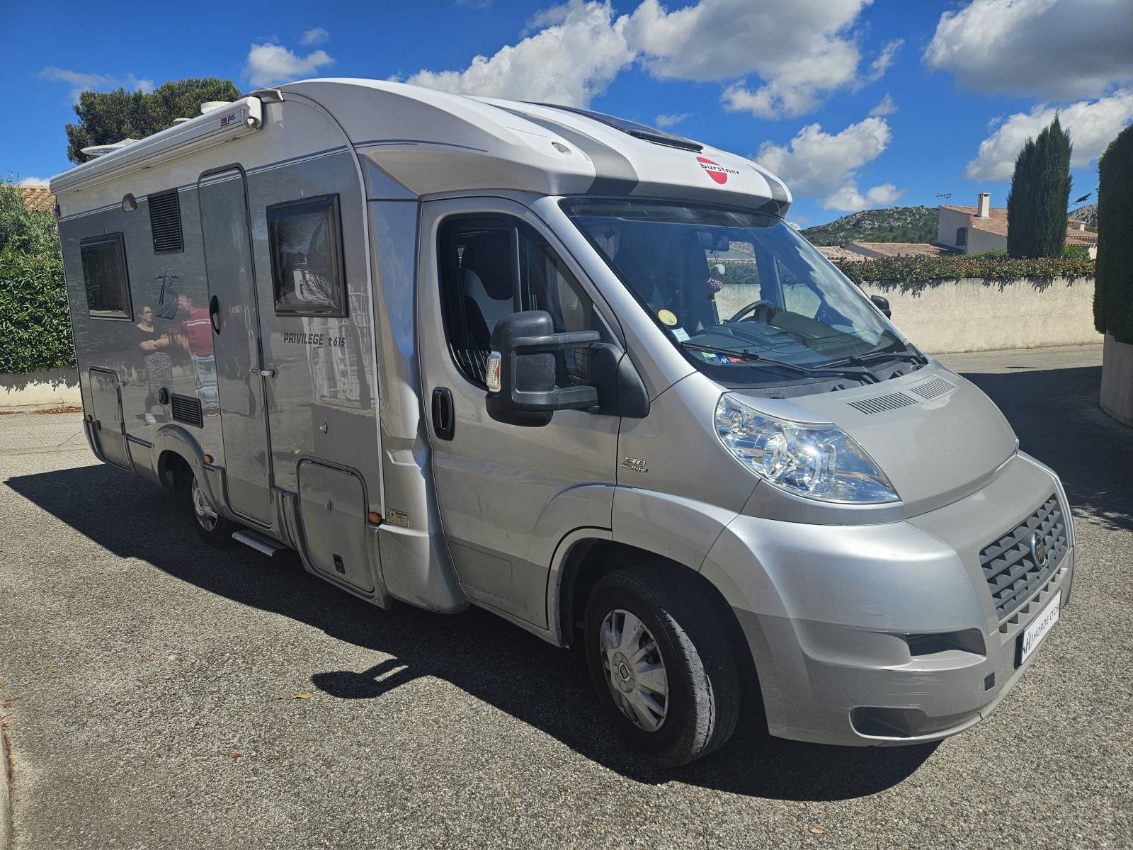 Profilé BURSTNER PRIVILEGE T615 de 2008 avec 86120 Km sur un châssis DUCATO 2.2 L 130 Ch visible sur Pelissanne (13)