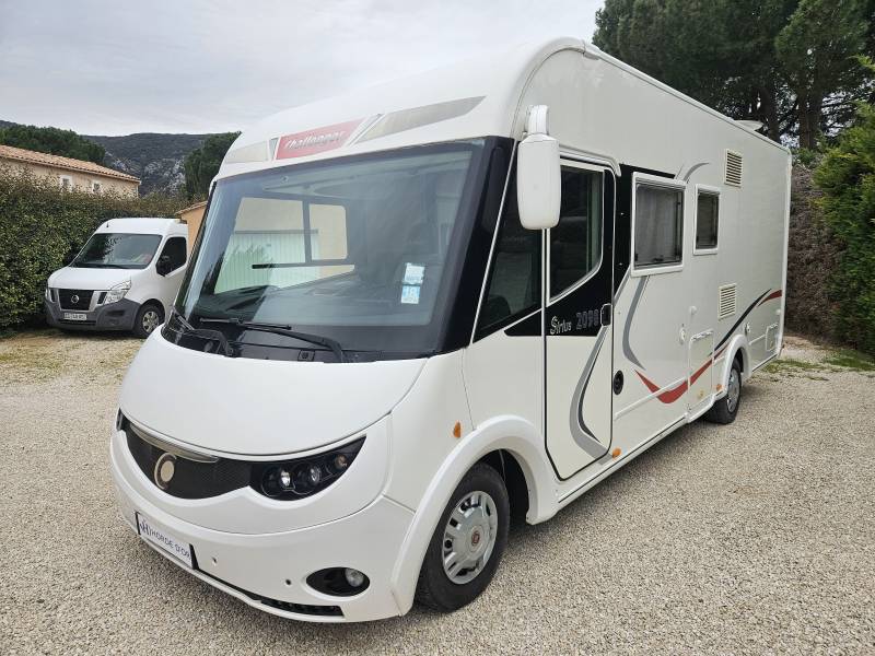INTEGRAL  Challenger SIRIUS 2098 avec un lit à la Française et un lit Pavillon sur MAUBEC dans le 84