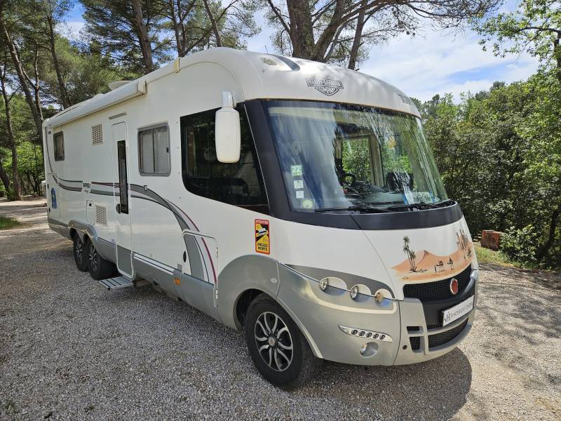 Intégral RAPIDO 10001 DESIGN EDITION sur un châssis FIAT DUCATO, PL 5T000 en  3,0 L 180 Ch avec 64000 Km