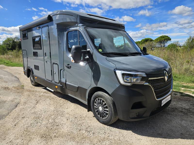 Comme neuf un Magnifique PROFILE Compact CHAUSSON ETAPE LINE S514 sur châssis RENAULT Master en 2,3L 145 Ch avec 9265 Km visible sur BOLLENE dans le Vaucluse (84).