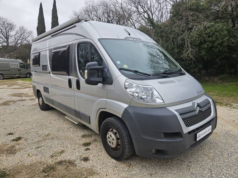 Fourgon POSSL 2 WIN R de 2014 sur un châssis Citroën Jumper 2,2 HDI en 130 Ch avec 141945 Km visible sur Châteauneuf du Pape dans le Vaucluse (84)